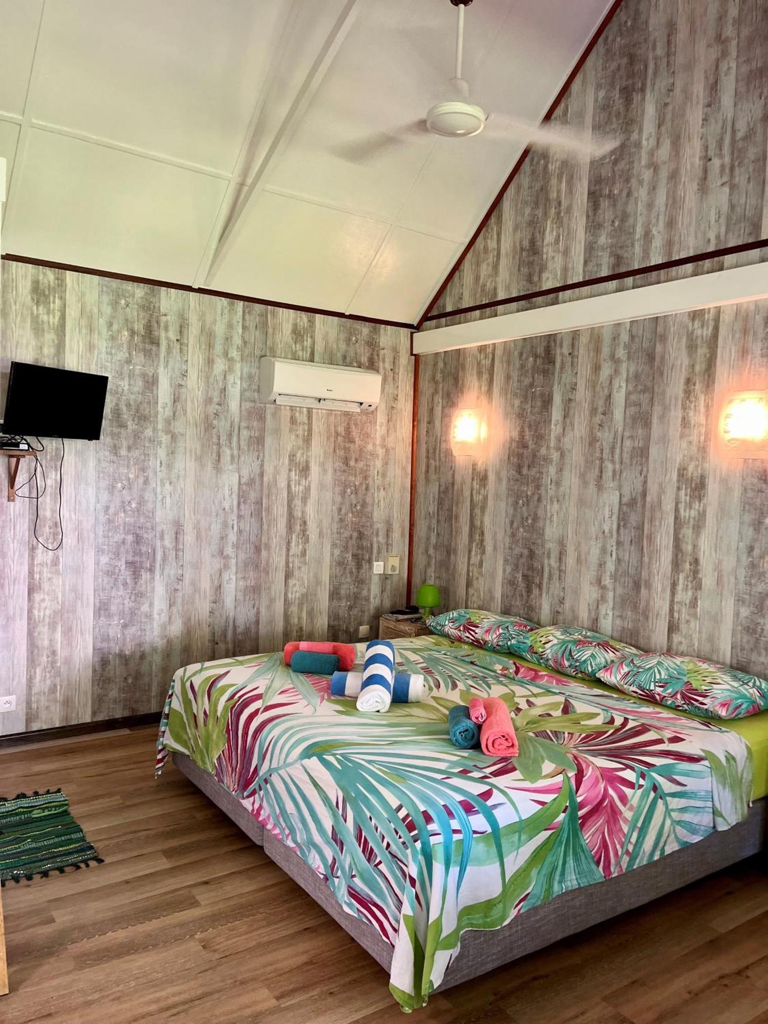 Linareva Moorea Beach Resort Haapiti Exterior photo