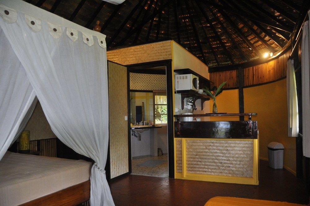 Linareva Moorea Beach Resort Haapiti Exterior photo